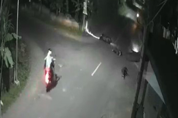 
 Tangkapan layar dari video cctv di lokasi kecelakaan