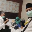 Ibu Hindi saat melakukakan pemeriksaan kesehatan di hotel (isitimewa)