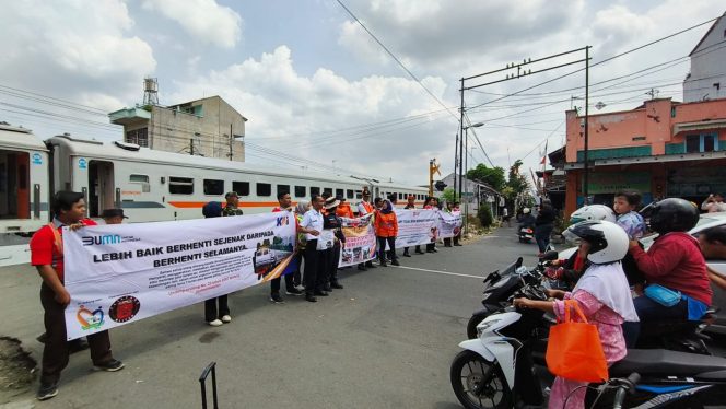 
 Daop 7 Madiun Akui Angka Kecelakaan di Perlintasan Sebidang Kereta Api Masih Tinggi