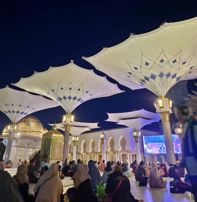 
 Situasi Masjid Ar-Rahman Kota Blitar Saat Malam Hari. (Sumber Foto Reporter Dinda)