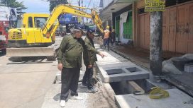 Komisi D DPRD Tulungagung saat melakukan sidak perbaikan trotoar di kawasan Simpang Empat Kemuning