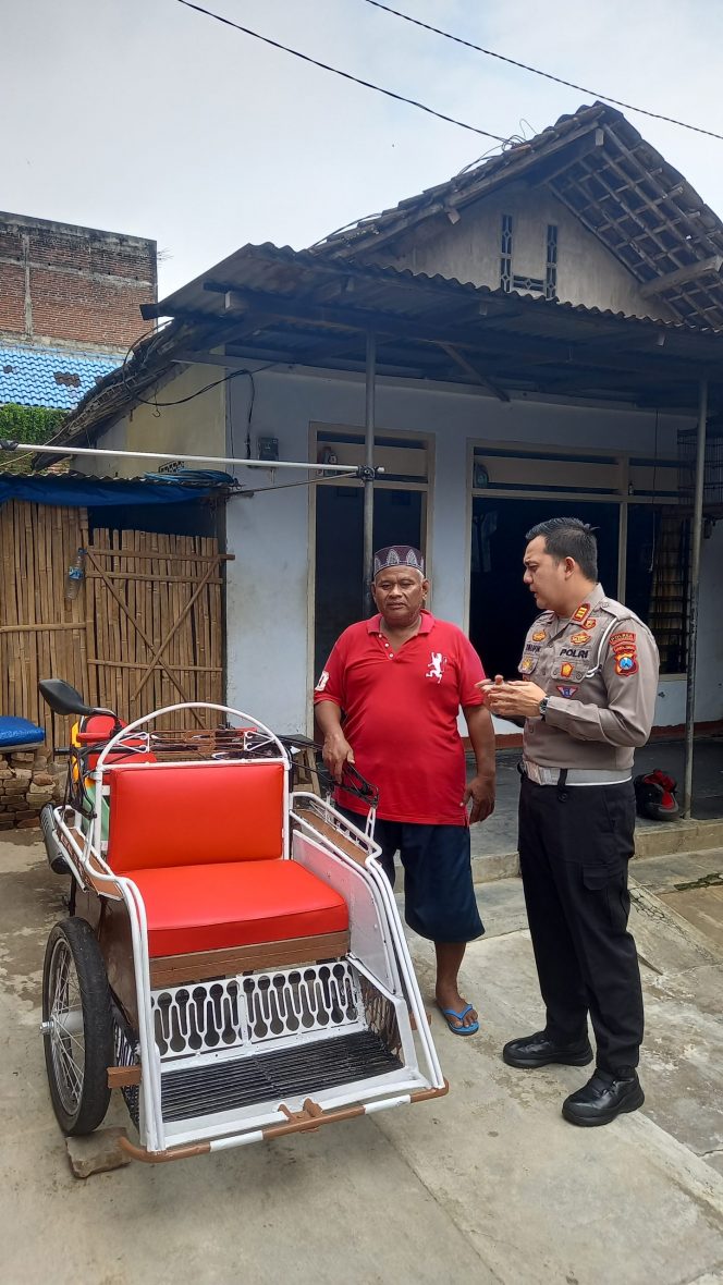 
 Kasatlantas Beri Bantuan Bentor Pada Korban Tabrak Lari