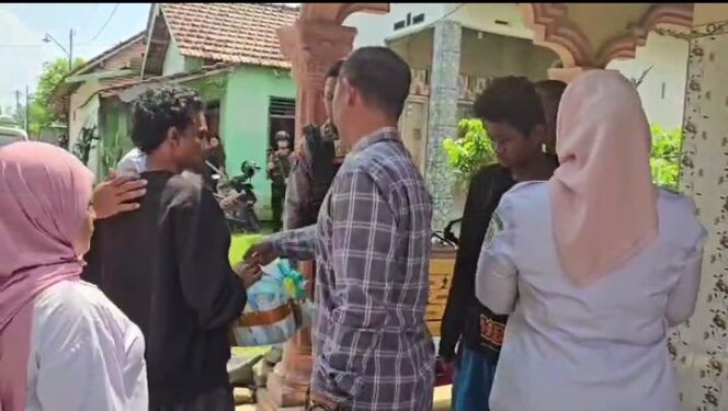 
 ODGJ Di Tulungagung Ngamuk, Bacok Adik Kandung