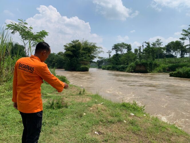 
 Perempuan Muda Diduga Hanyut di Sungai Brantas Tulungagung, Tim SAR Lakukan Pencarian