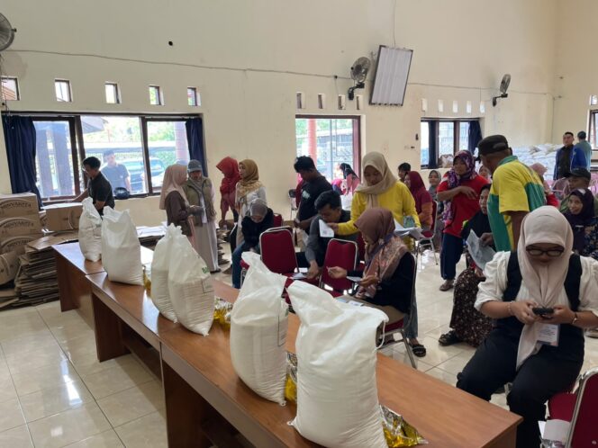 
 Jaga Stabilitas Harga, Bulog Tulungagung Percepat Penyaluran Banpang dan Gelontorkan Beras SPHP