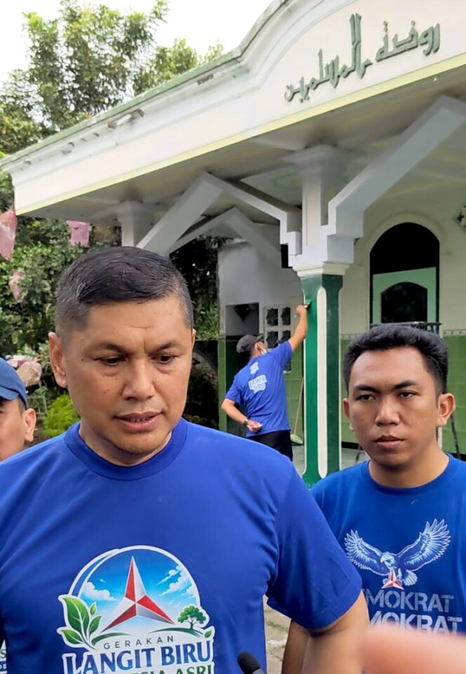 
 Jelang HUT Partai, Demokrat Tulungagung Gelar Bersih Musala dan Cek Kesehatan Gratis